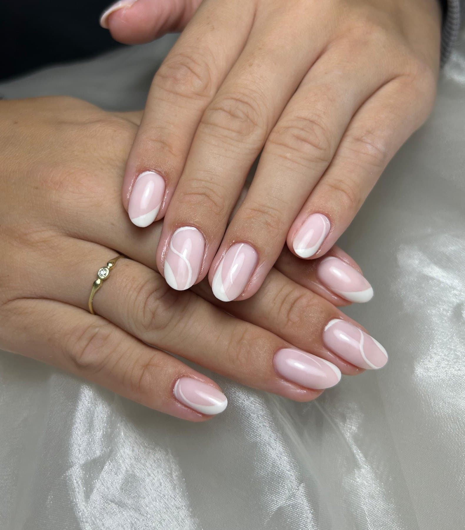 BIAB babyboom nagels met zachte roze-naar-wit overgang