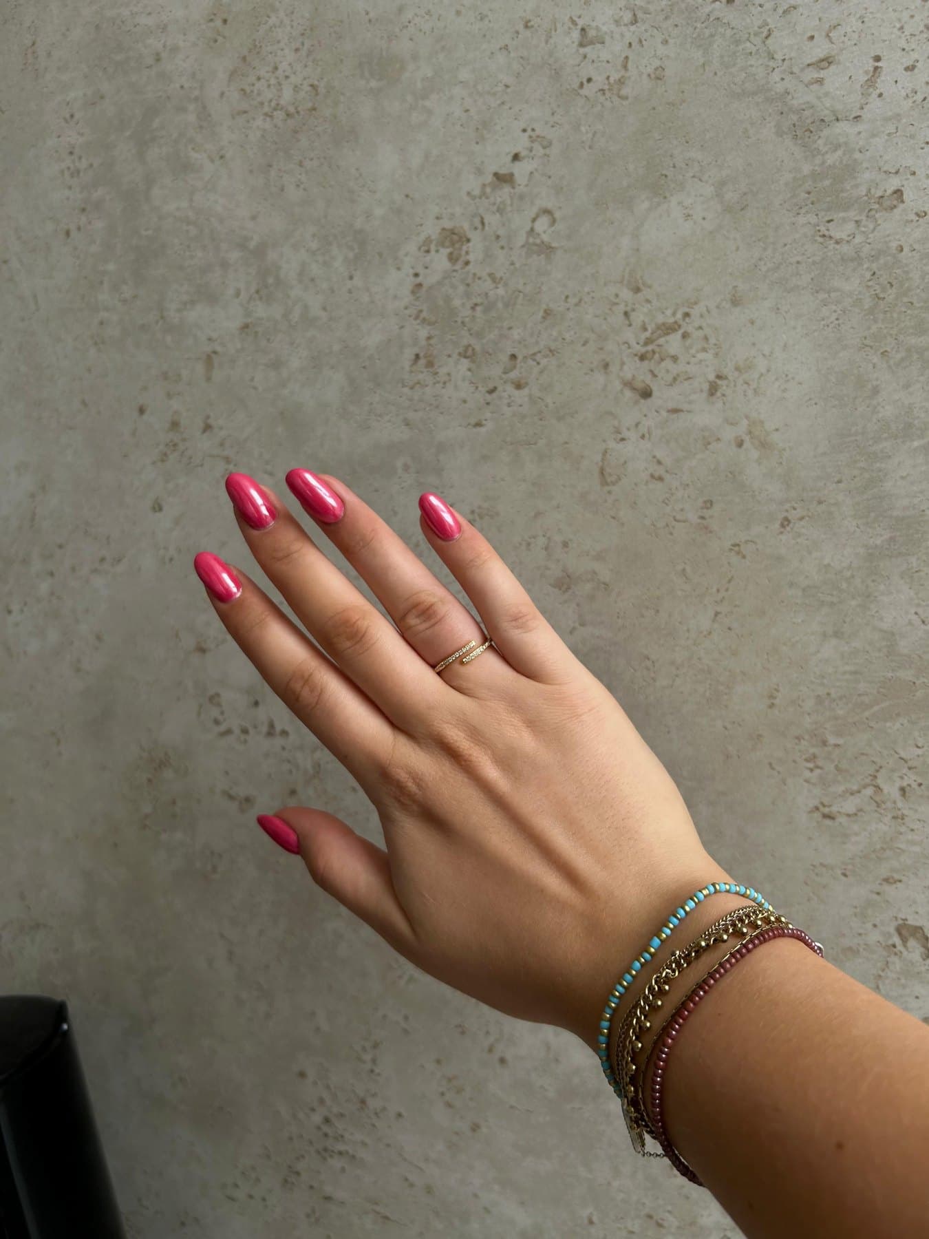 Lange nagels in fuchsia gellak