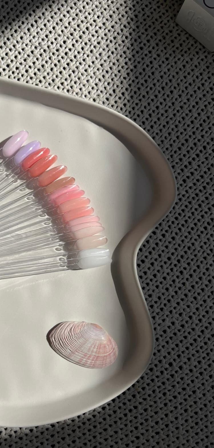 Kleurenwaaier met gellak tinten in de salon