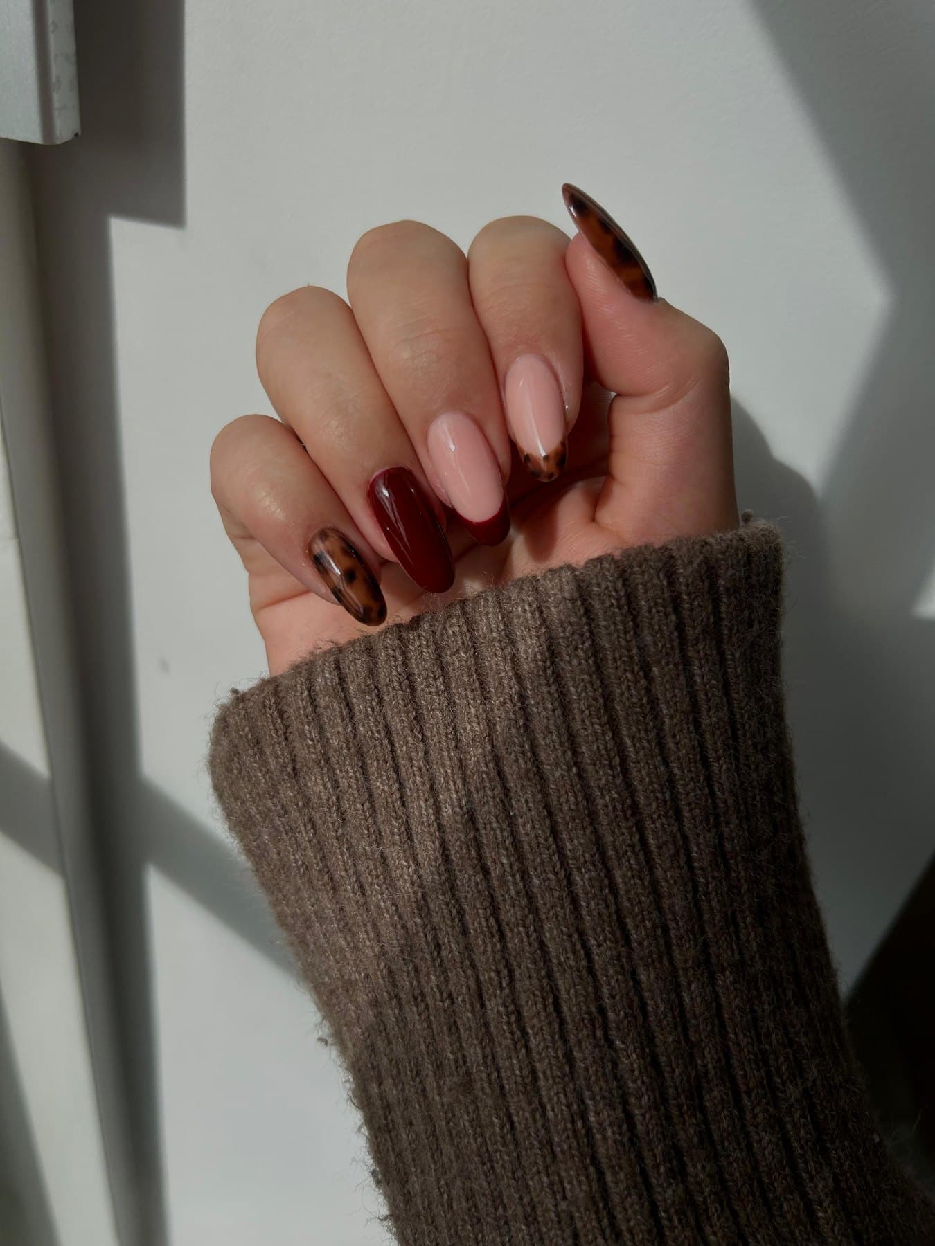 Bordeaux french nagels met nail art detail
